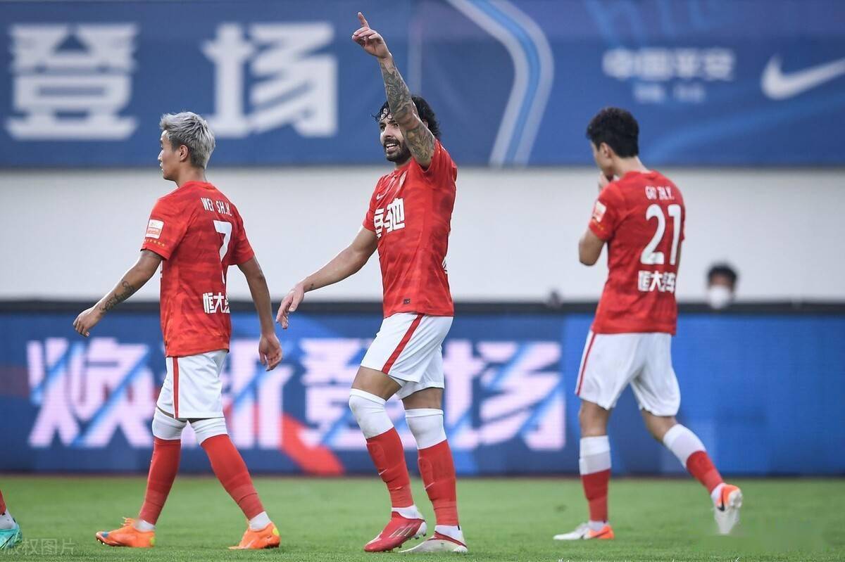 关于赛后欧冠焦点战，广州队再遭质疑，信心回归，数据趋势出现新变化的信息